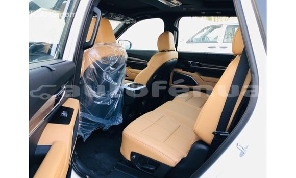 Acheter Import Voiture Kia Carens Blanc à Import - Dubai, Marquesas Acheter Import Voiture Kia Carens Blanc à Import - Dubai, Marquesas