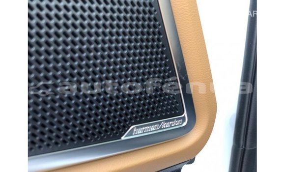 Acheter Import Voiture Kia Carens Blanc à Import - Dubai, Marquesas Acheter Import Voiture Kia Carens Blanc à Import - Dubai, Marquesas