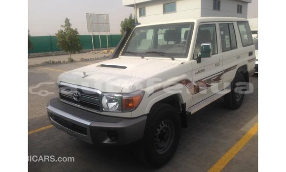 Acheter Import Voiture Toyota Land Cruiser Blanc à Import - Dubai, Marquesas Acheter Import Voiture Toyota Land Cruiser Blanc à Import - Dubai, Marquesas
