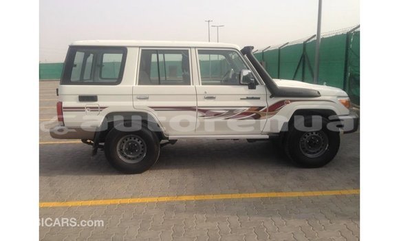 Acheter Import Voiture Toyota Land Cruiser Blanc à Import - Dubai, Marquesas Acheter Import Voiture Toyota Land Cruiser Blanc à Import - Dubai, Marquesas