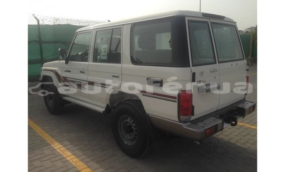 Acheter Import Voiture Toyota Land Cruiser Blanc à Import - Dubai, Marquesas Acheter Import Voiture Toyota Land Cruiser Blanc à Import - Dubai, Marquesas