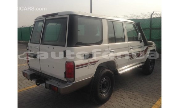 Acheter Import Voiture Toyota Land Cruiser Blanc à Import - Dubai, Marquesas Acheter Import Voiture Toyota Land Cruiser Blanc à Import - Dubai, Marquesas