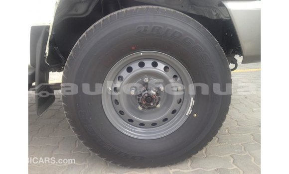 Acheter Import Voiture Toyota Land Cruiser Blanc à Import - Dubai, Marquesas Acheter Import Voiture Toyota Land Cruiser Blanc à Import - Dubai, Marquesas
