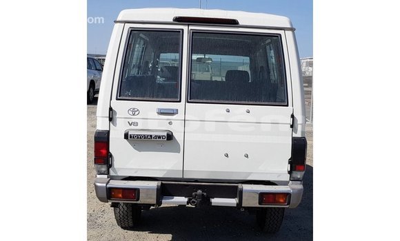 Acheter Import Voiture Toyota Land Cruiser Blanc à Import - Dubai, Marquesas Acheter Import Voiture Toyota Land Cruiser Blanc à Import - Dubai, Marquesas