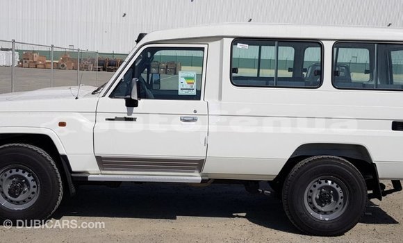 Acheter Import Voiture Toyota Land Cruiser Blanc à Import - Dubai, Marquesas Acheter Import Voiture Toyota Land Cruiser Blanc à Import - Dubai, Marquesas