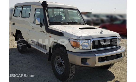 Acheter Import Voiture Toyota Land Cruiser Blanc à Import - Dubai, Marquesas Acheter Import Voiture Toyota Land Cruiser Blanc à Import - Dubai, Marquesas