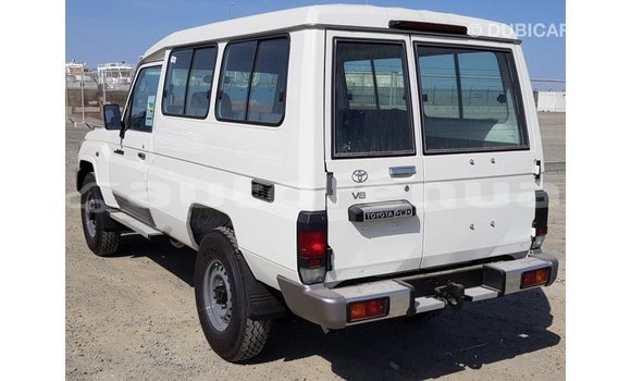 Acheter Import Voiture Toyota Land Cruiser Blanc à Import - Dubai, Marquesas Acheter Import Voiture Toyota Land Cruiser Blanc à Import - Dubai, Marquesas