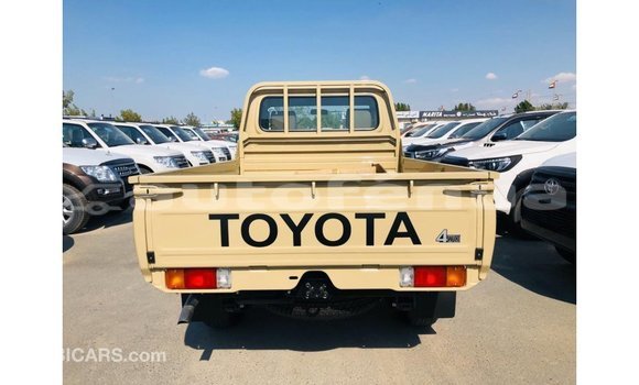 Acheter Import Voiture Toyota Land Cruiser Beige à Import - Dubai, Marquesas Acheter Import Voiture Toyota Land Cruiser Beige à Import - Dubai, Marquesas