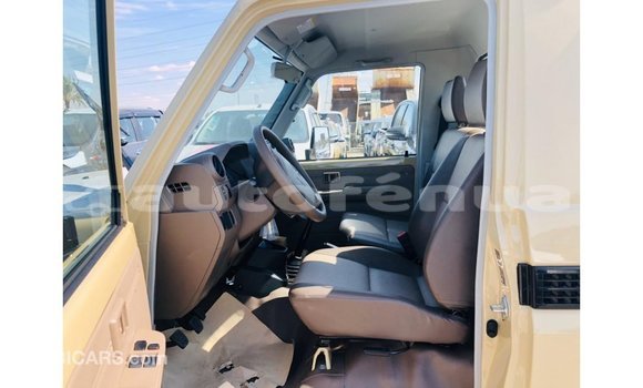 Acheter Import Voiture Toyota Land Cruiser Beige à Import - Dubai, Marquesas Acheter Import Voiture Toyota Land Cruiser Beige à Import - Dubai, Marquesas