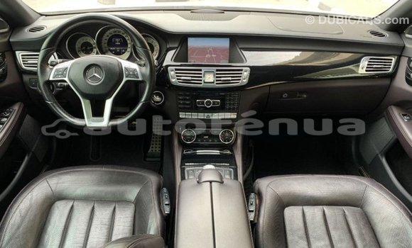 Acheter Import Voiture Mercedes-Benz 190 Blanc à Import - Dubai, Marquesas Acheter Import Voiture Mercedes-Benz 190 Blanc à Import - Dubai, Marquesas