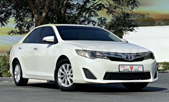 Acheter Import Voiture Toyota Camry Blanc à Import - Dubai, Marquesas