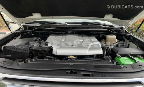 Acheter Import Voiture Toyota Land Cruiser Blanc à Import - Dubai, Marquesas Acheter Import Voiture Toyota Land Cruiser Blanc à Import - Dubai, Marquesas