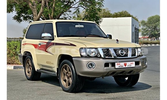 Acheter Import Voiture Nissan Patrol Beige à Import - Dubai, Marquesas
