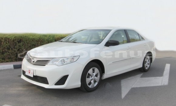 Acheter Import Voiture Toyota Camry Blanc à Import - Dubai, Marquesas