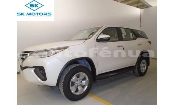 Acheter Import Voiture Toyota Fortuner Blanc à Import - Dubai, Marquesas