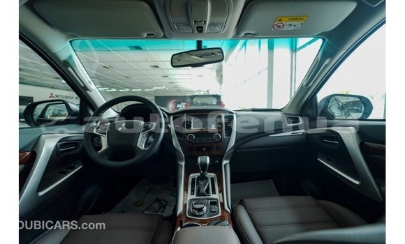 Acheter Import Voiture Mitsubishi Montero Noir à Import - Dubai, Marquesas Acheter Import Voiture Mitsubishi Montero Noir à Import - Dubai, Marquesas