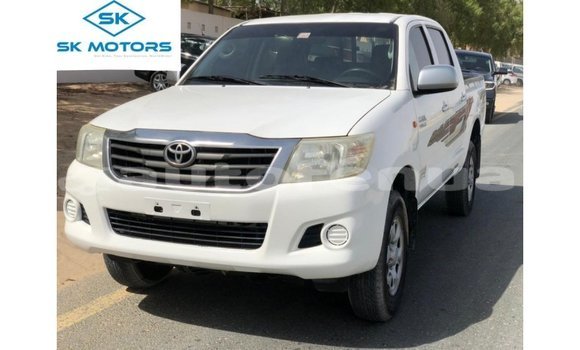 Acheter Import Voiture Toyota Hilux Blanc à Import - Dubai, Marquesas