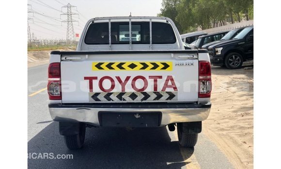 Acheter Import Voiture Toyota Hilux Blanc à Import - Dubai, Marquesas Acheter Import Voiture Toyota Hilux Blanc à Import - Dubai, Marquesas