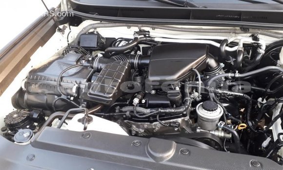 Acheter Import Voiture Toyota Prado Blanc à Import - Dubai, Marquesas Acheter Import Voiture Toyota Prado Blanc à Import - Dubai, Marquesas