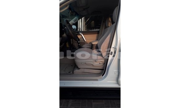 Acheter Import Voiture Toyota Prado Blanc à Import - Dubai, Marquesas Acheter Import Voiture Toyota Prado Blanc à Import - Dubai, Marquesas