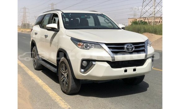 Acheter Import Voiture Toyota Fortuner Blanc à Import - Dubai, Marquesas Acheter Import Voiture Toyota Fortuner Blanc à Import - Dubai, Marquesas