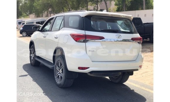 Acheter Import Voiture Toyota Fortuner Blanc à Import - Dubai, Marquesas Acheter Import Voiture Toyota Fortuner Blanc à Import - Dubai, Marquesas