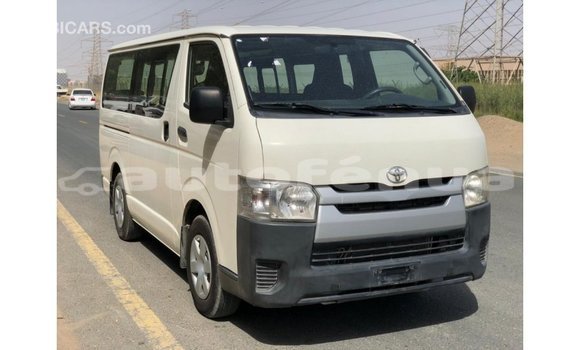 Acheter Import Voiture Toyota Hiace Blanc à Import - Dubai, Marquesas Acheter Import Voiture Toyota Hiace Blanc à Import - Dubai, Marquesas