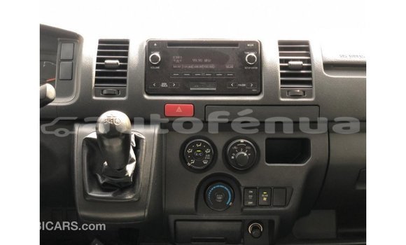 Acheter Import Voiture Toyota Hiace Blanc à Import - Dubai, Marquesas Acheter Import Voiture Toyota Hiace Blanc à Import - Dubai, Marquesas