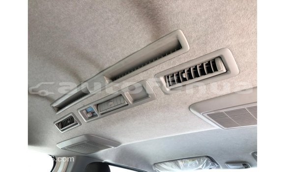 Acheter Import Voiture Toyota Hiace Blanc à Import - Dubai, Marquesas Acheter Import Voiture Toyota Hiace Blanc à Import - Dubai, Marquesas