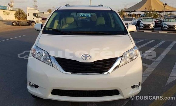 Acheter Import Voiture Toyota Sienna Blanc à Import - Dubai, Marquesas Acheter Import Voiture Toyota Sienna Blanc à Import - Dubai, Marquesas