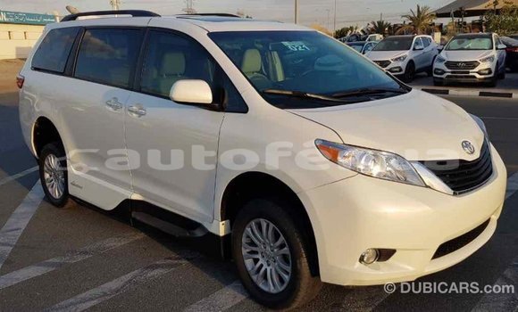 Acheter Import Voiture Toyota Sienna Blanc à Import - Dubai, Marquesas Acheter Import Voiture Toyota Sienna Blanc à Import - Dubai, Marquesas