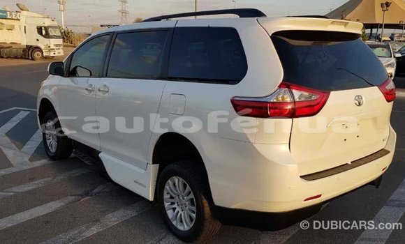 Acheter Import Voiture Toyota Sienna Blanc à Import - Dubai, Marquesas Acheter Import Voiture Toyota Sienna Blanc à Import - Dubai, Marquesas