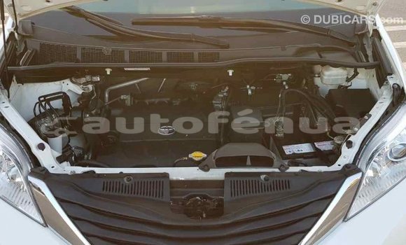 Acheter Import Voiture Toyota Sienna Blanc à Import - Dubai, Marquesas Acheter Import Voiture Toyota Sienna Blanc à Import - Dubai, Marquesas