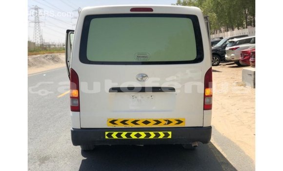 Acheter Import Voiture Toyota Hiace Blanc à Import - Dubai, Marquesas Acheter Import Voiture Toyota Hiace Blanc à Import - Dubai, Marquesas