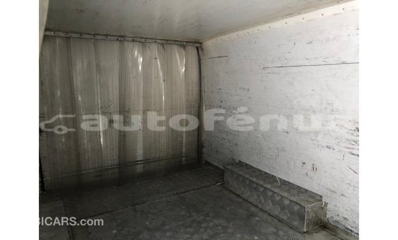 Acheter Import Voiture Toyota Hiace Blanc à Import - Dubai, Marquesas Acheter Import Voiture Toyota Hiace Blanc à Import - Dubai, Marquesas