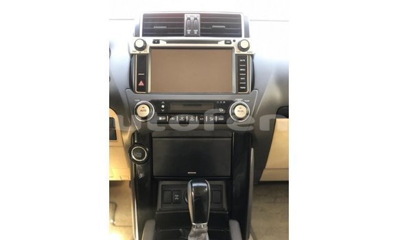 Acheter Import Voiture Toyota Prado Blanc à Import - Dubai, Marquesas Acheter Import Voiture Toyota Prado Blanc à Import - Dubai, Marquesas