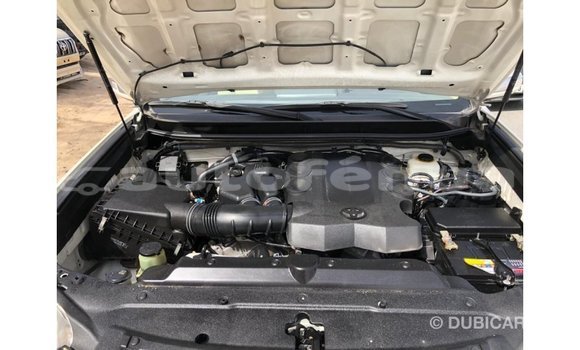 Acheter Import Voiture Toyota Prado Blanc à Import - Dubai, Marquesas Acheter Import Voiture Toyota Prado Blanc à Import - Dubai, Marquesas