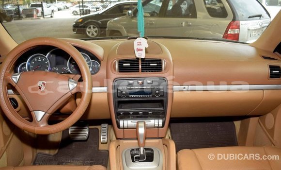 Buy Import Porsche Cayenne Green Car in Import - Dubai in Marquesas Buy Import Porsche Cayenne Green Car in Import - Dubai in Marquesas