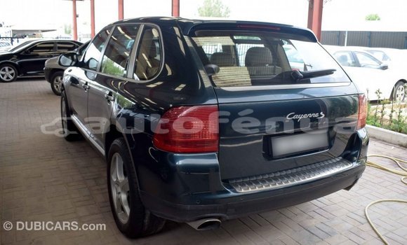 Buy Import Porsche Cayenne Green Car in Import - Dubai in Marquesas Buy Import Porsche Cayenne Green Car in Import - Dubai in Marquesas