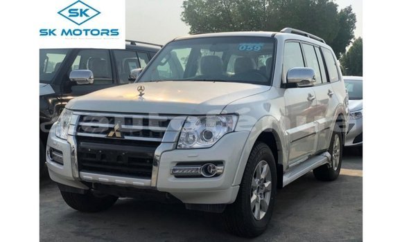 Medium with watermark mitsubishi pajero marquesas import dubai 4439