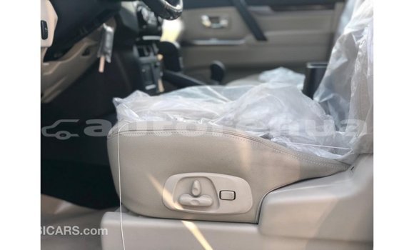 Acheter Import Voiture Mitsubishi Pajero Noir à Import - Dubai, Marquesas Acheter Import Voiture Mitsubishi Pajero Noir à Import - Dubai, Marquesas