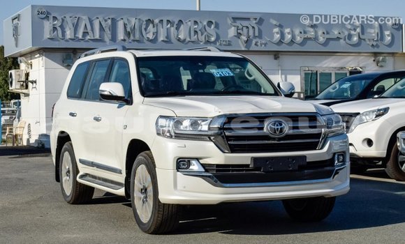 Acheter Import Voiture Toyota Land Cruiser Blanc à Import - Dubai, Marquesas Acheter Import Voiture Toyota Land Cruiser Blanc à Import - Dubai, Marquesas