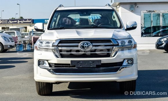Acheter Import Voiture Toyota Land Cruiser Blanc à Import - Dubai, Marquesas Acheter Import Voiture Toyota Land Cruiser Blanc à Import - Dubai, Marquesas