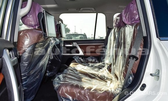 Acheter Import Voiture Toyota Land Cruiser Blanc à Import - Dubai, Marquesas Acheter Import Voiture Toyota Land Cruiser Blanc à Import - Dubai, Marquesas