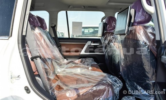 Acheter Import Voiture Toyota Land Cruiser Blanc à Import - Dubai, Marquesas Acheter Import Voiture Toyota Land Cruiser Blanc à Import - Dubai, Marquesas