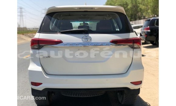 Acheter Import Voiture Toyota Fortuner Blanc à Import - Dubai, Marquesas Acheter Import Voiture Toyota Fortuner Blanc à Import - Dubai, Marquesas
