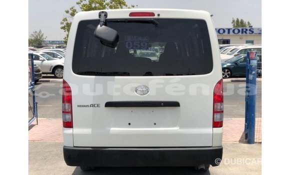 Acheter Import Voiture Toyota Hiace Blanc à Import - Dubai, Marquesas Acheter Import Voiture Toyota Hiace Blanc à Import - Dubai, Marquesas