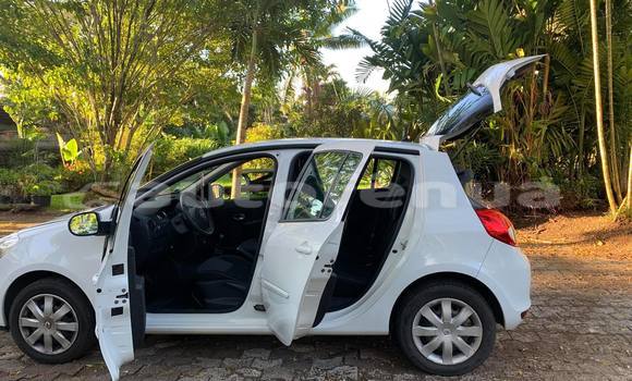 Acheter Occasion Voiture Renault Clio Blanc à Mahina, Tahiti Acheter Occasion Voiture Renault Clio Blanc à Mahina, Tahiti