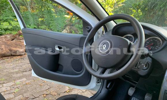 Acheter Occasion Voiture Renault Clio Blanc à Mahina, Tahiti Acheter Occasion Voiture Renault Clio Blanc à Mahina, Tahiti