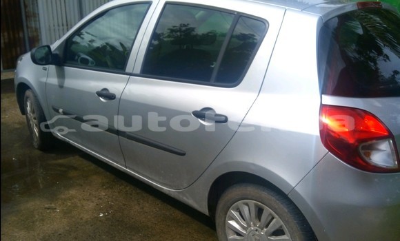 Buy Used Renault Clio Silver Car in Huahine in Huahine Buy Used Renault Clio Silver Car in Huahine in Huahine